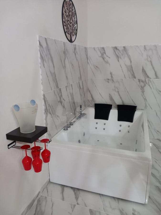 Jacuzzi Suite King Marsala Buitenkant foto